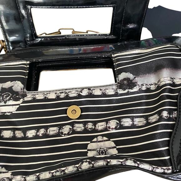 Roberto Cavalli Class NWTs Vintage Black Patent Leather Purse Chain Strap - Picture 5 of 15